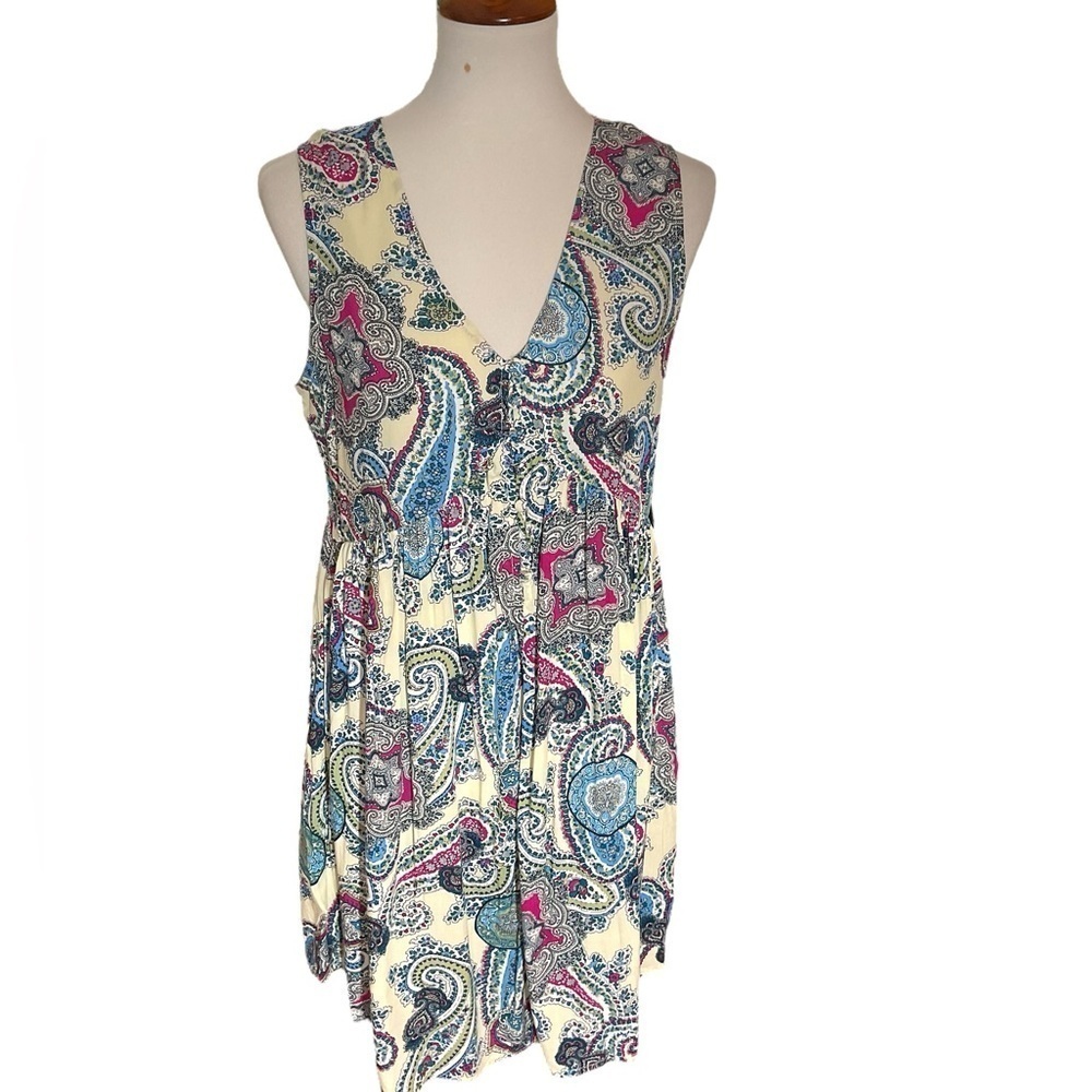 Umgee Paisley Sleeveless V neck Babydoll Dress Size Small with Button Top
